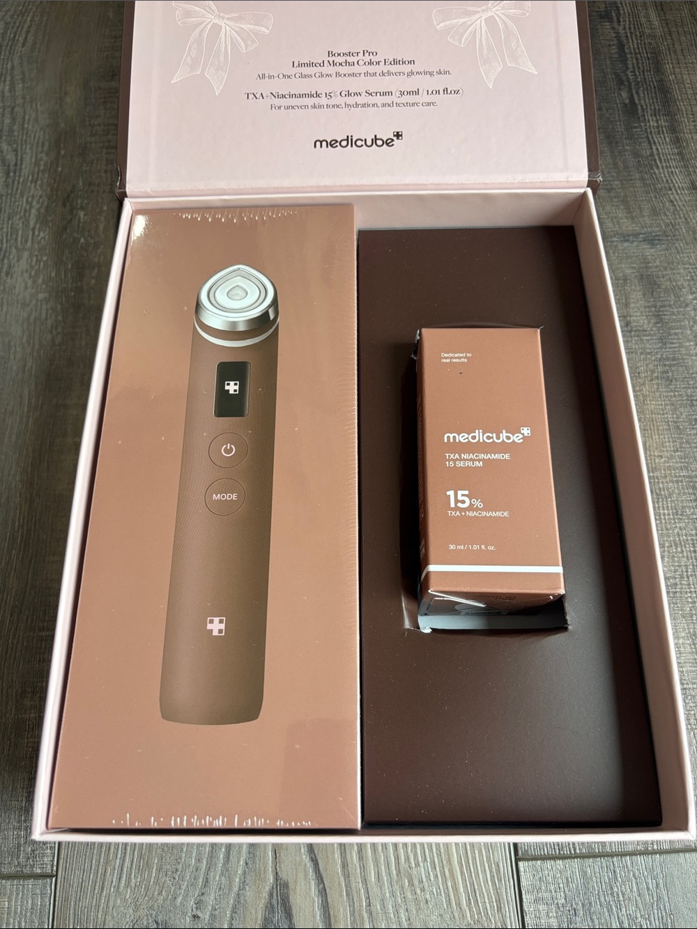 Medicube Booster Pro Holiday Gift Set - Picture 3 of 6
